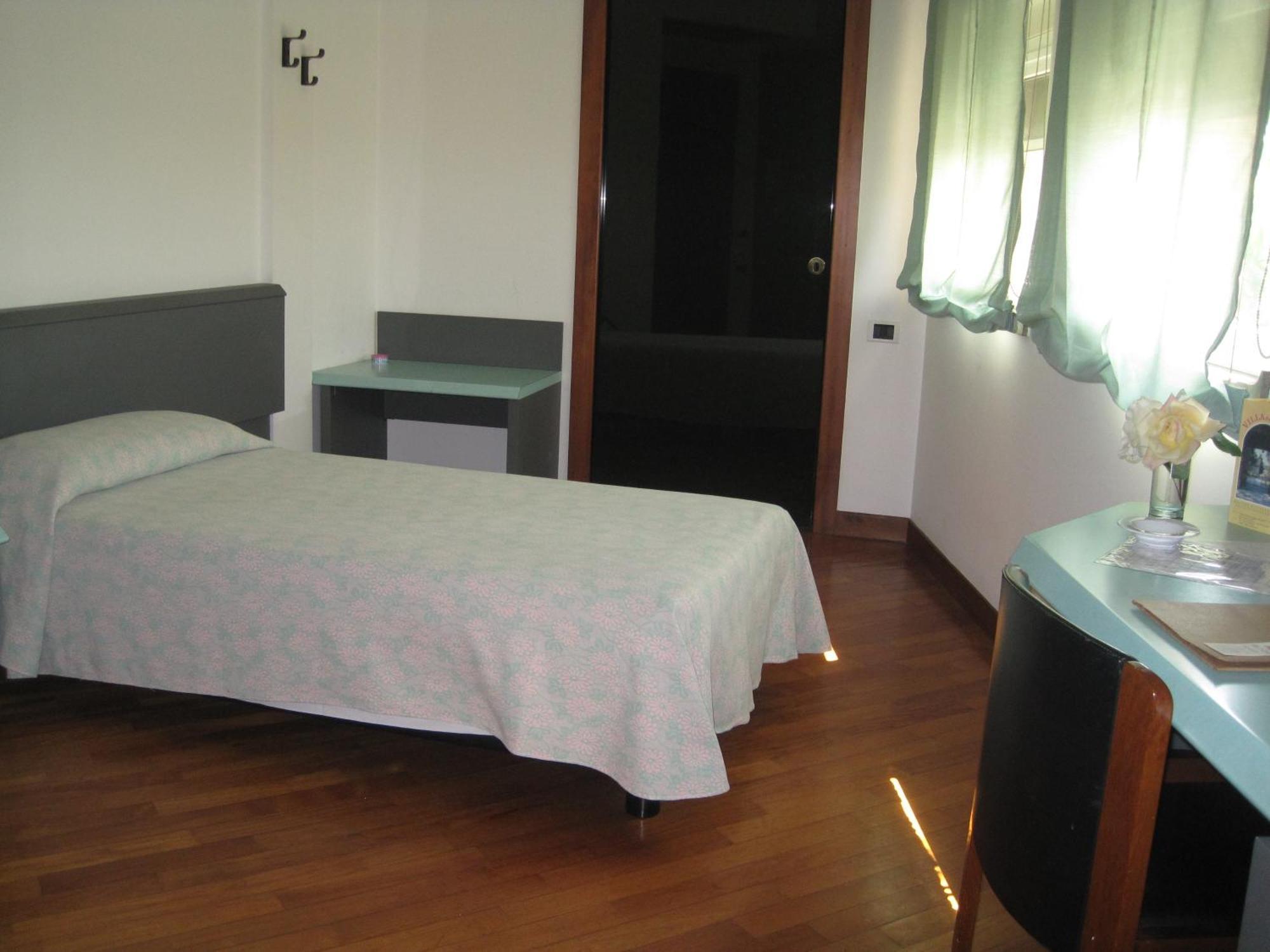 Hotel & Roma