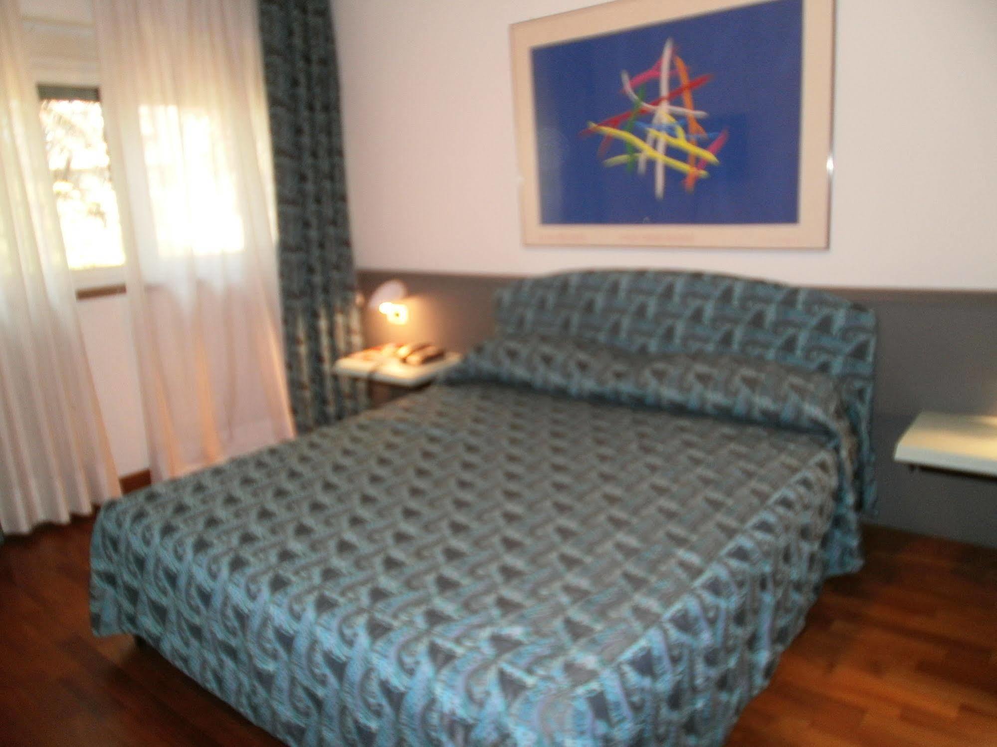 Hotel & Roma