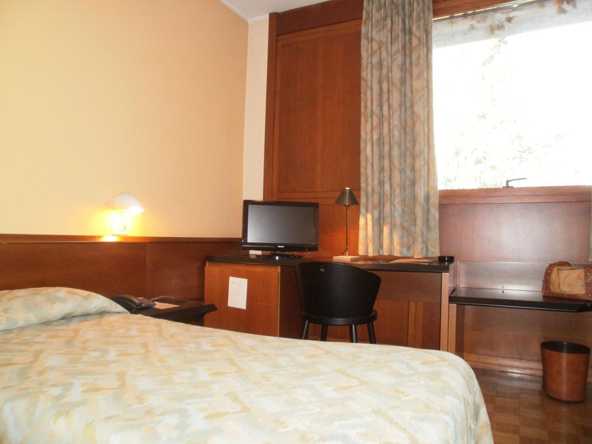 Hotel & Roma 3*