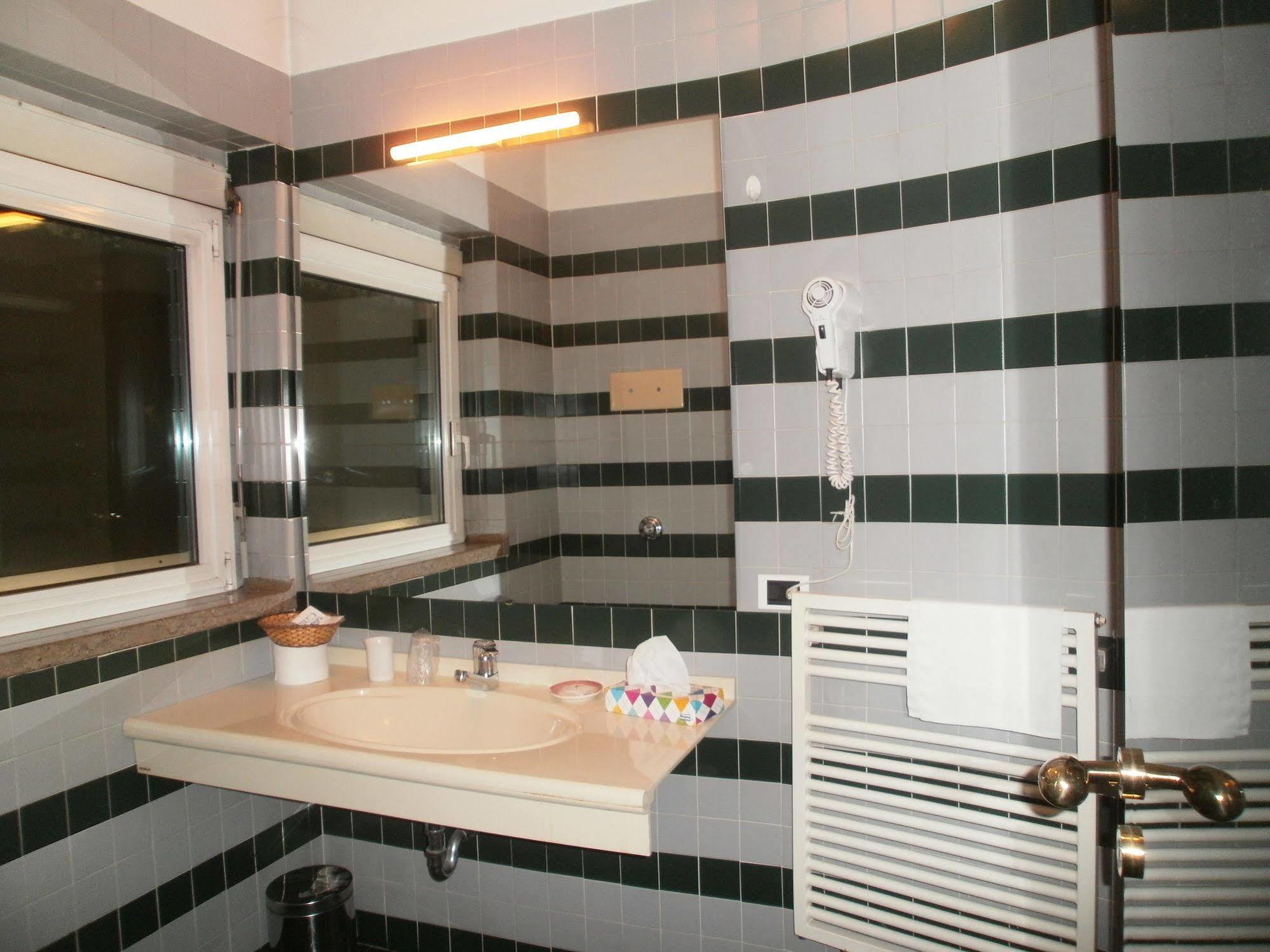Hotel & Roma 3*